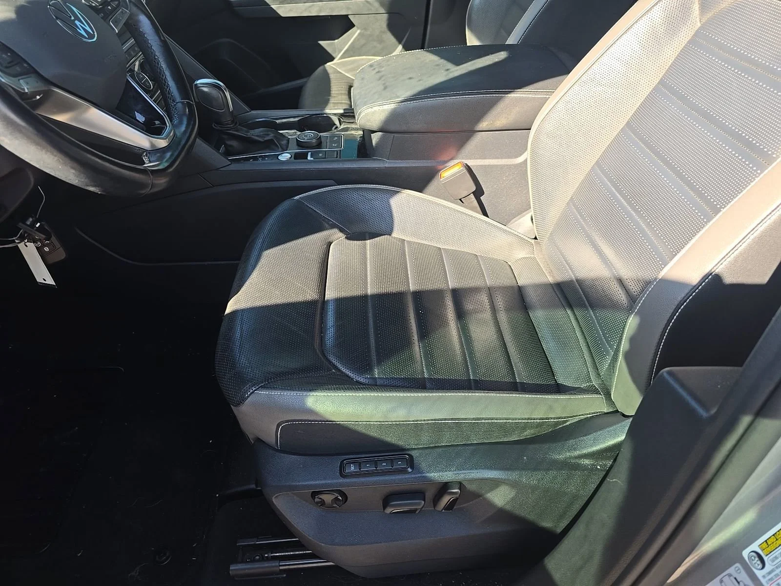 Used 2020 Pyrite Silver Metallic Volkswagen 3.6L V6 SEL Premium image 7