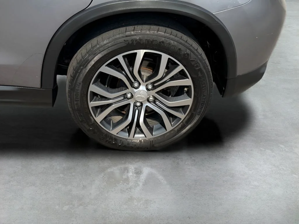Used 2017 Silver Mitsubishi 2.0 ES image 11