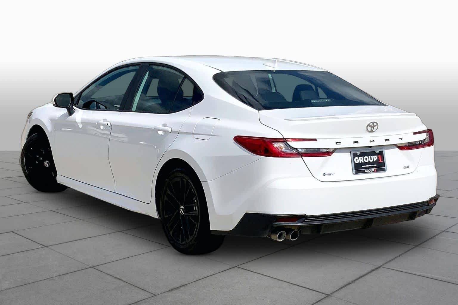 Used 2025 Ice Cap Toyota SE image 11