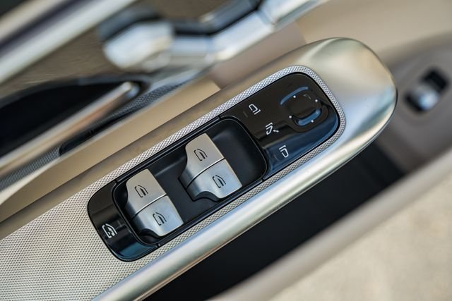 New 2026 Polar White Mercedes-Benz GLC 300 image 37