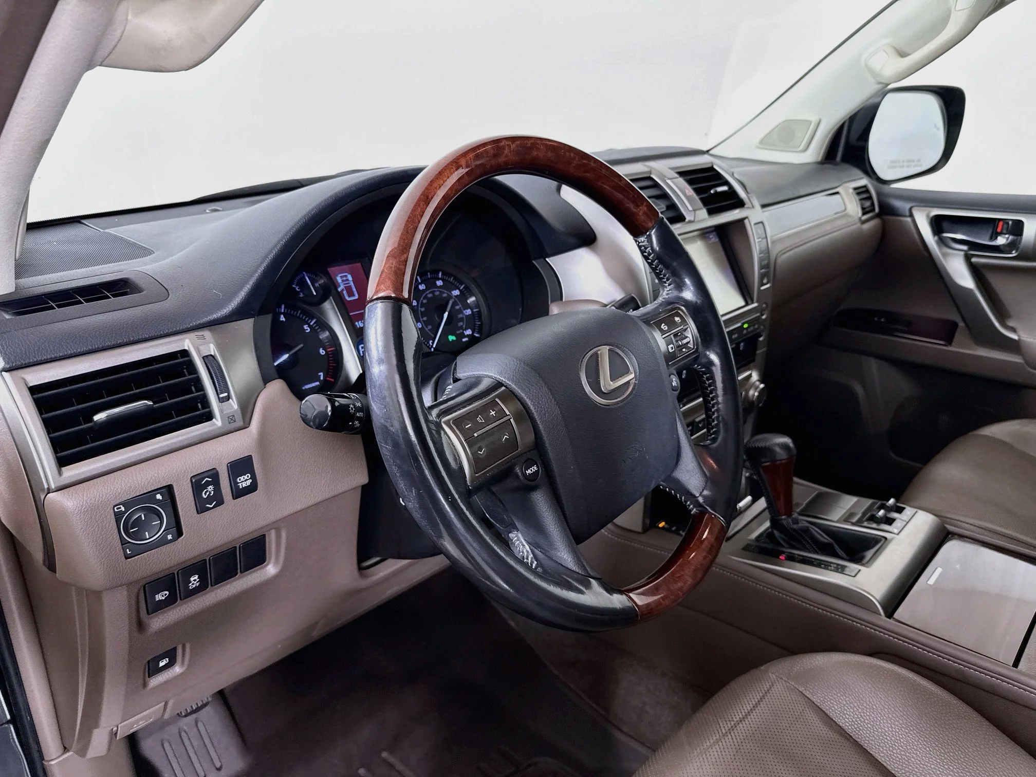 Used 2016 Black Onyx Lexus 460 image 9