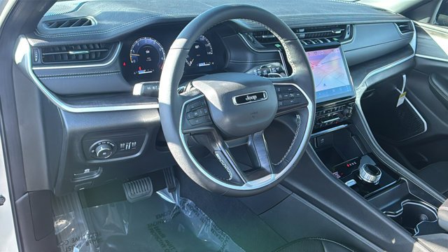 New 2025 Silver Zynith Exterior Paint Jeep Limited image 24