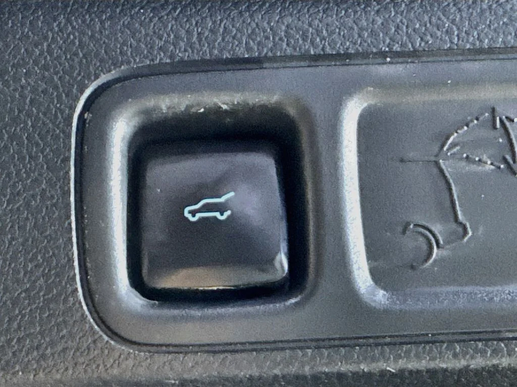Used 2022 Black Ford XLT image 32