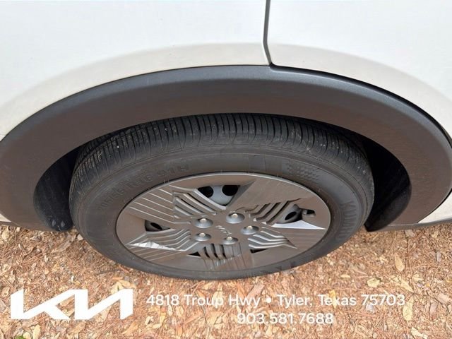 Used 2025 White Kia LX image 11