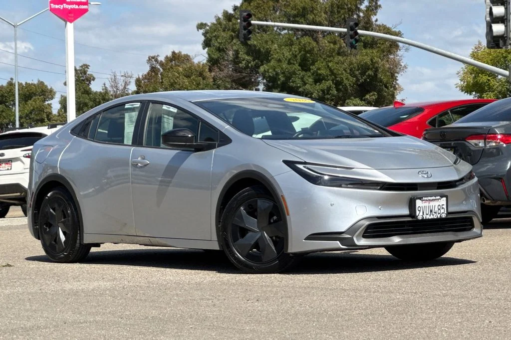 Used 2026  Toyota SE image 2
