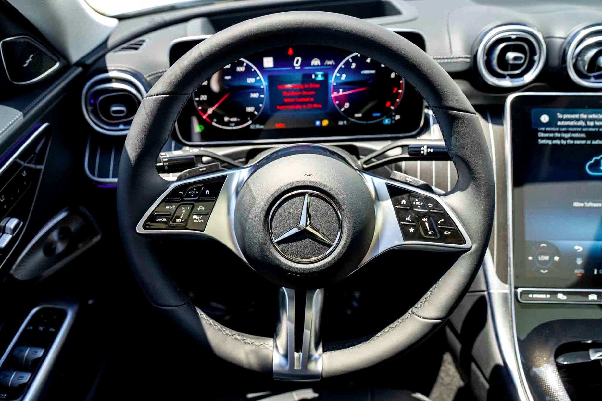 New 2026 MANUFAKTUR Moonlight White Metallic Mercedes-Benz C 300 image 44