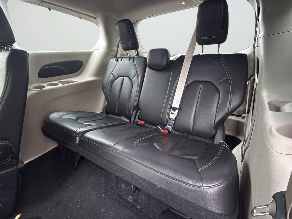 Used 2022 Gray Chrysler Touring L image 17
