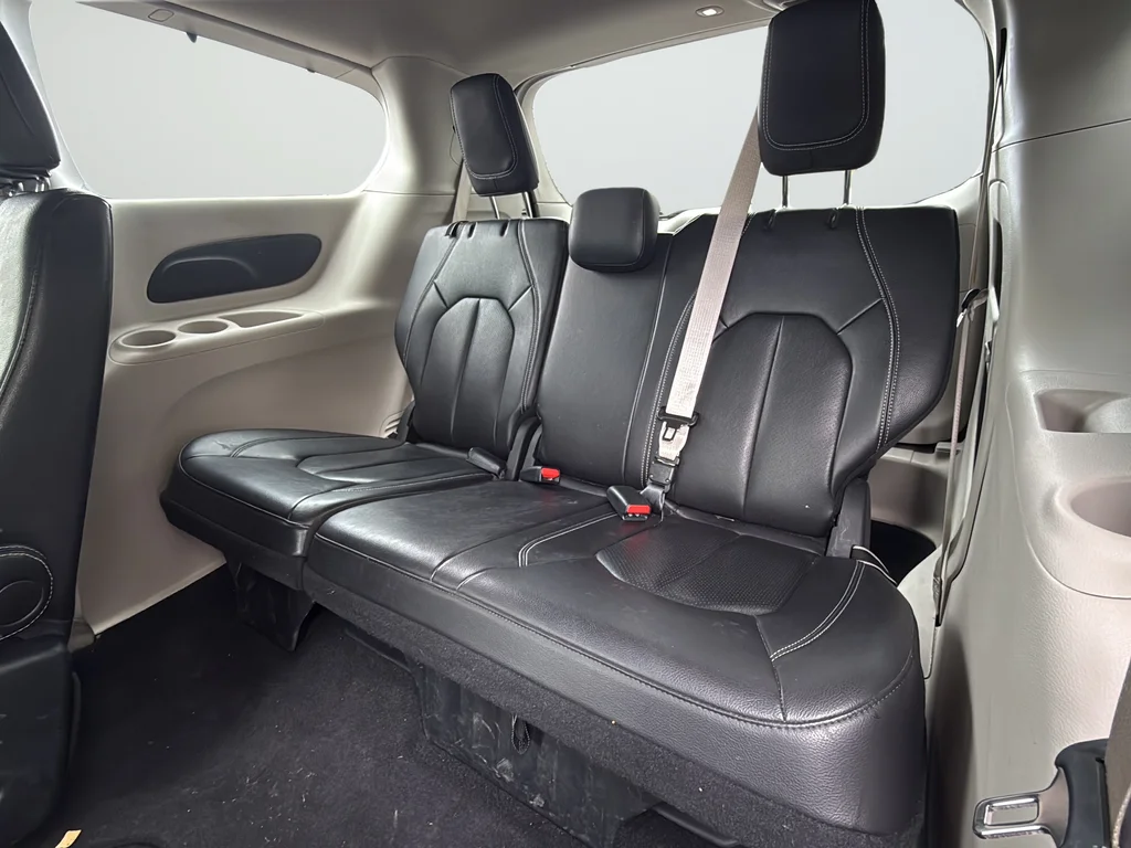 Used 2022 Gray Chrysler Touring L image 13
