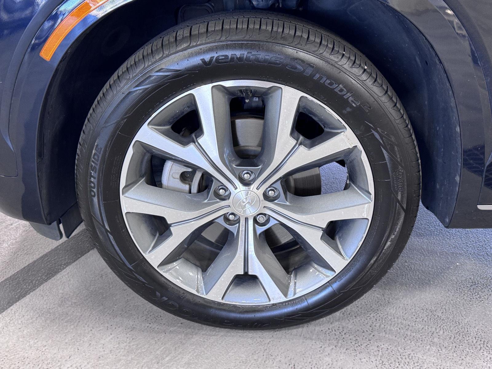 Used 2021 Moonlight Cloud Hyundai Limited image 15