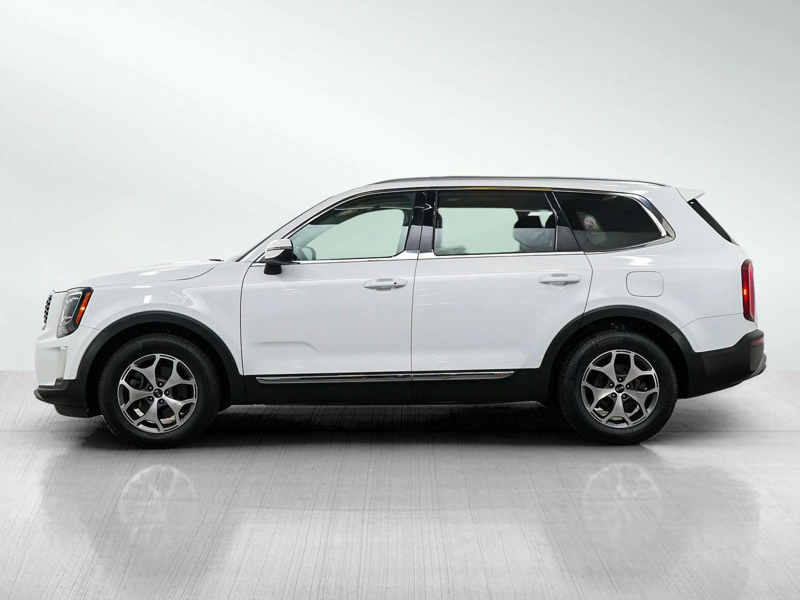 Used 2021 Kia Telluride EX with VIN 5XYP34HC0MG163775 for sale in Wayzata, Minnesota
