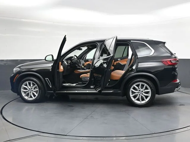 Used 2023 Black BMW xDrive40i image 37