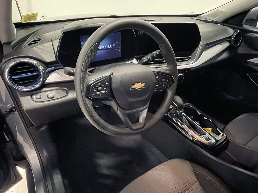 Used 2025 Gray Chevrolet LT image 19