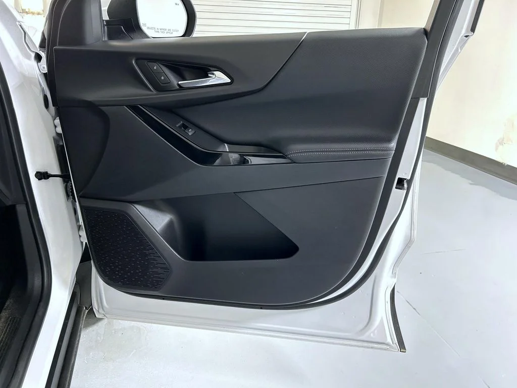 Used 2025 White Chevrolet LT image 16
