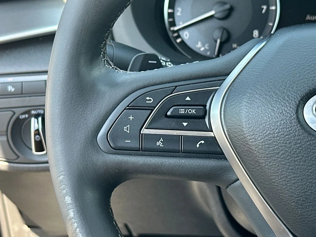 Used 2023 Black INFINITI LUXE image 21