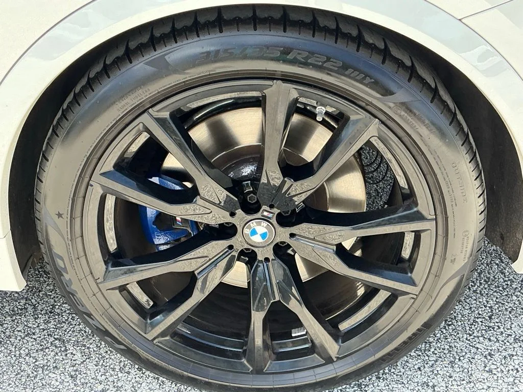 Used 2023 White BMW M60i image 30