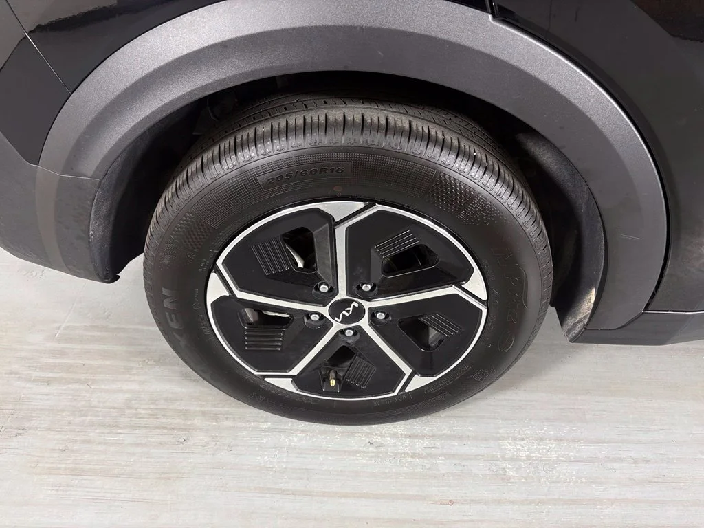 Used 2025 Black Kia LX image 9