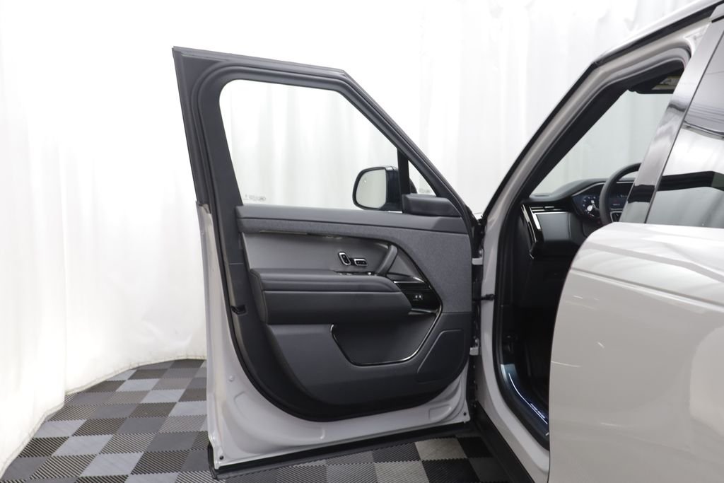 New 2026 Borasco Grey LAND ROVER SE image 5