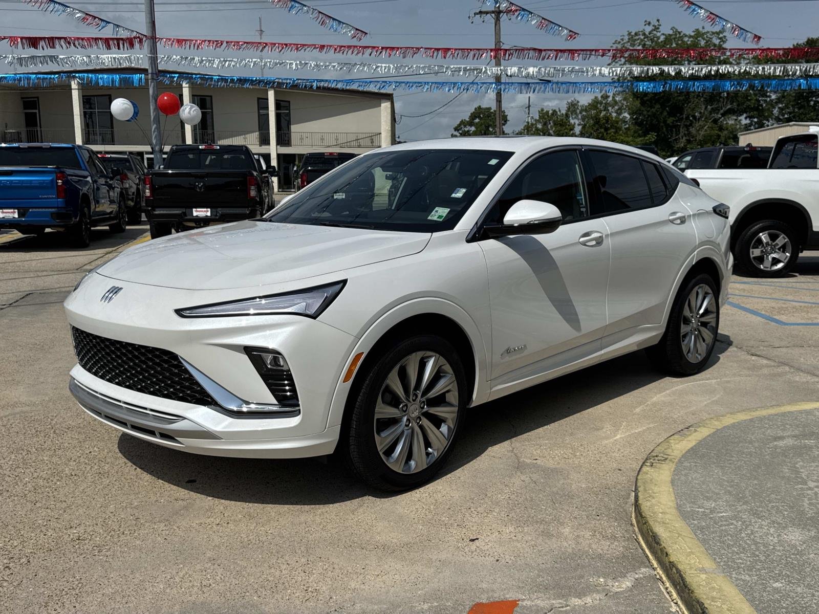 Used 2025 White Frost Tricoat Buick Avenir image 3