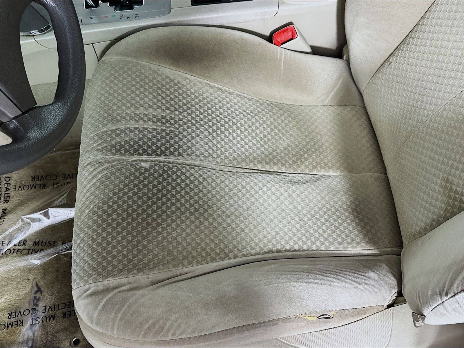 Used 2009 Super White Toyota LE image 17