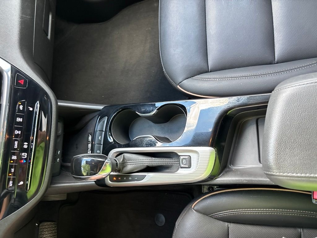 Used 2025 White Buick Avenir image 19