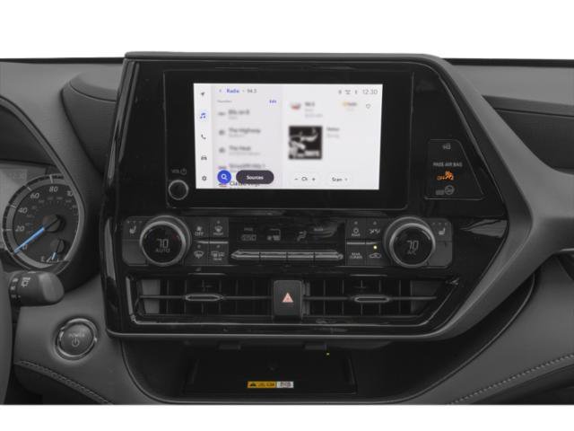 Used 2025 Pearl Toyota XLE image 15