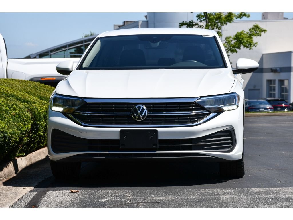 Used 2023 Opal White Pearl Volkswagen SE image 9