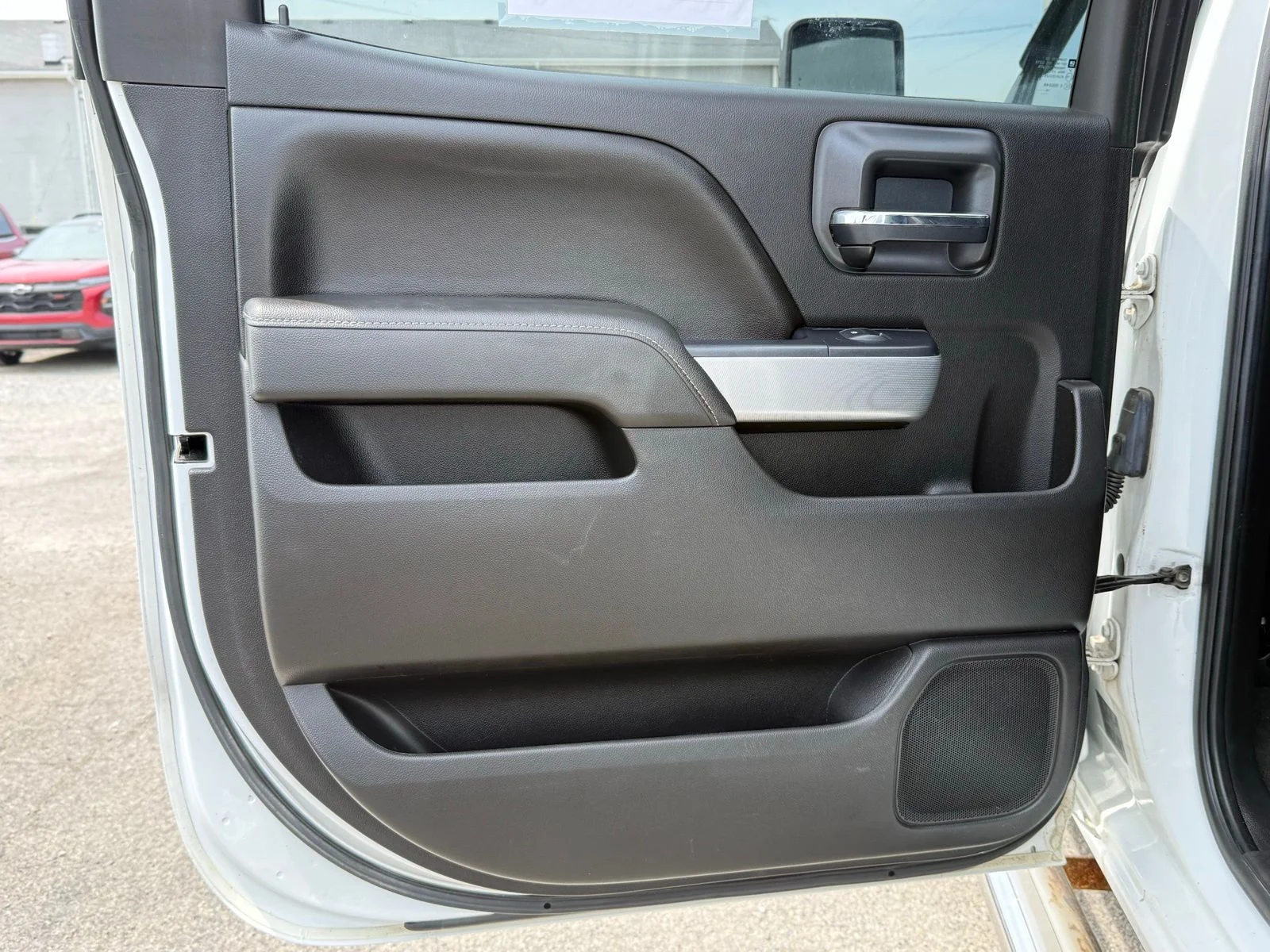 Used 2016 White Chevrolet LTZ image 23