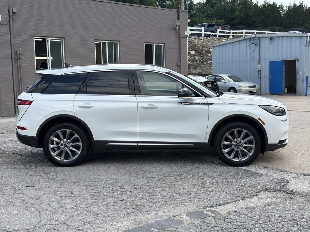 Used 2022 White Lincoln Standard image 3
