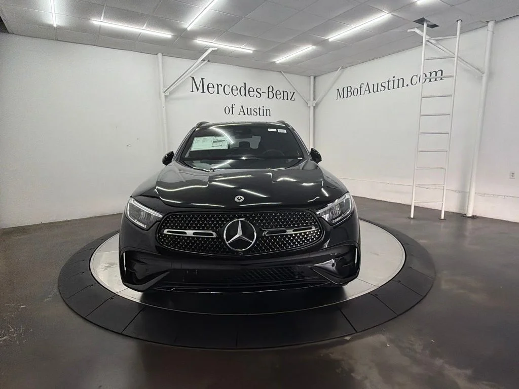 New 2027 Black Mercedes-Benz GLC 300 image 2