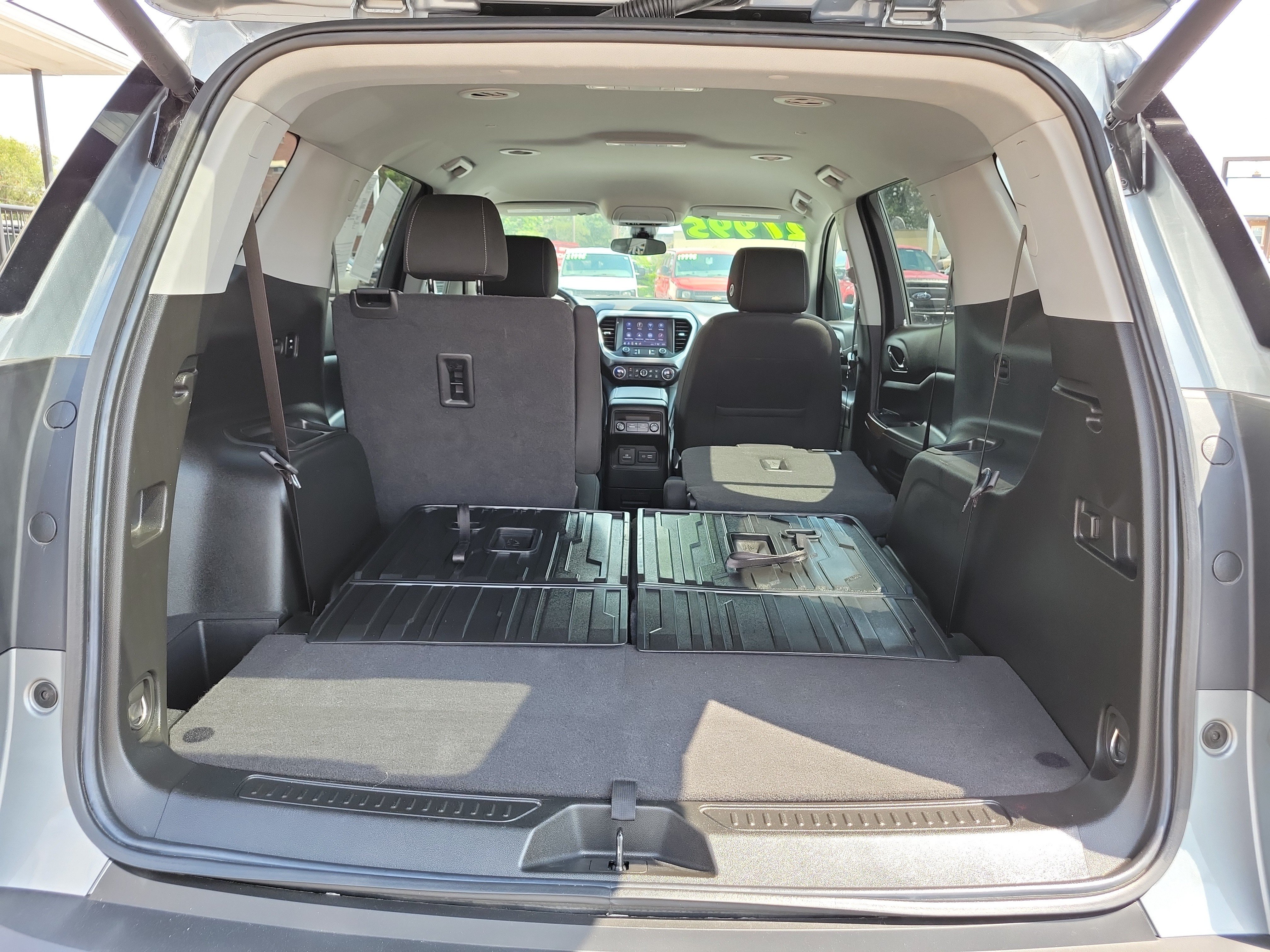 Used 2023 Sterling Metallic GMC SLE image 8
