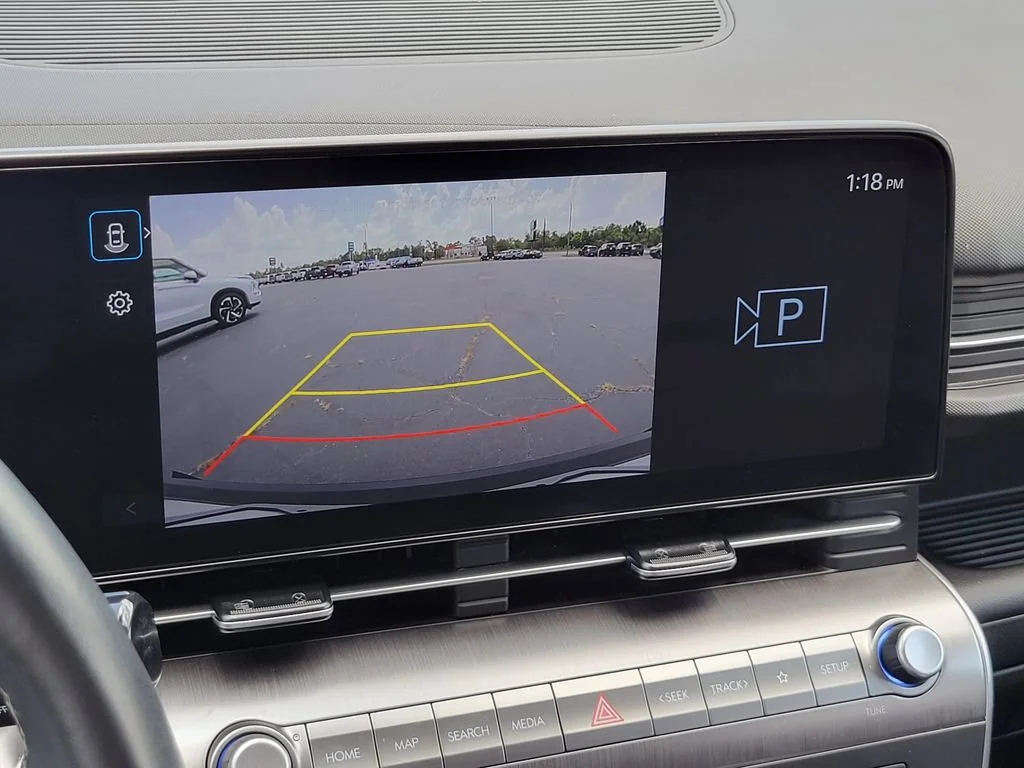 Used 2025 White Hyundai SEL image 23