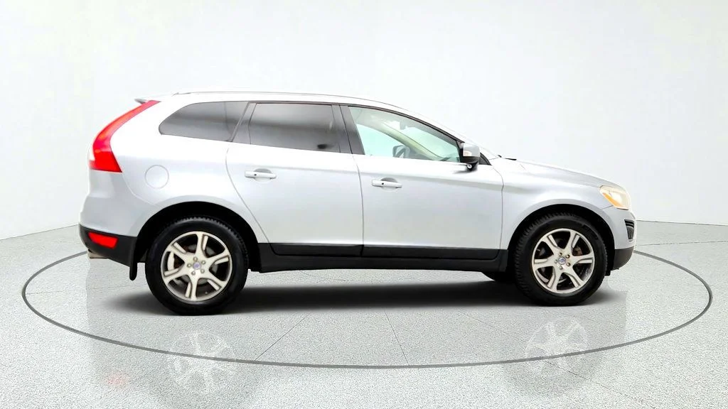 Used 2013 Electric Silver Metallic Volvo AWD 4dr T6 image 4