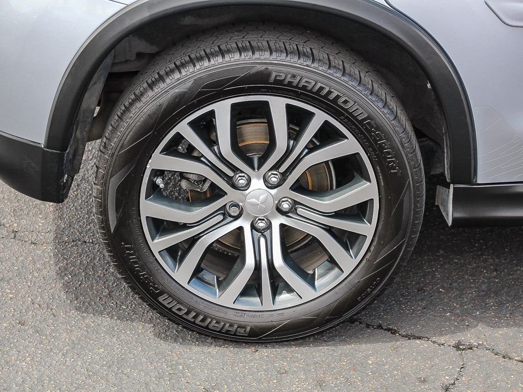 Used 2017  Mitsubishi SEL image 12