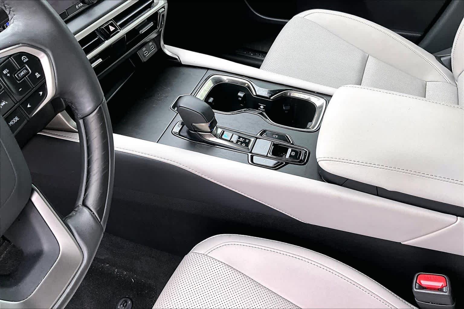 Used 2024 Iridium Lexus Premium image 17