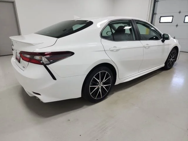 Used 2024 Ice Cap Toyota SE image 9