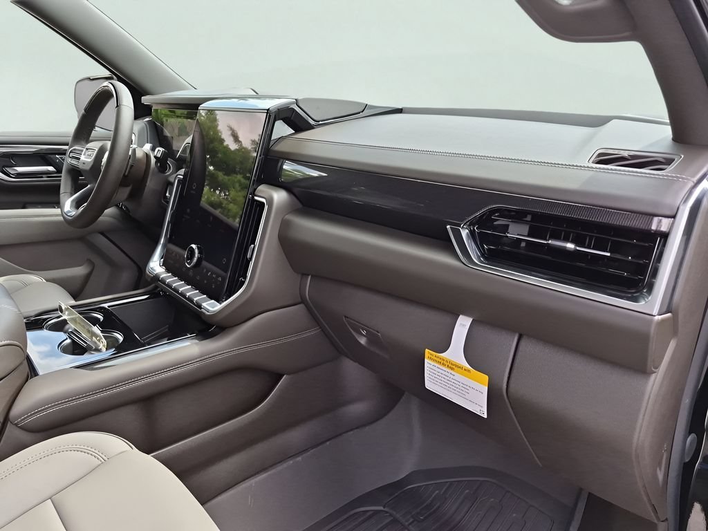 New 2026 Onyx Black GMC Elevation image 37