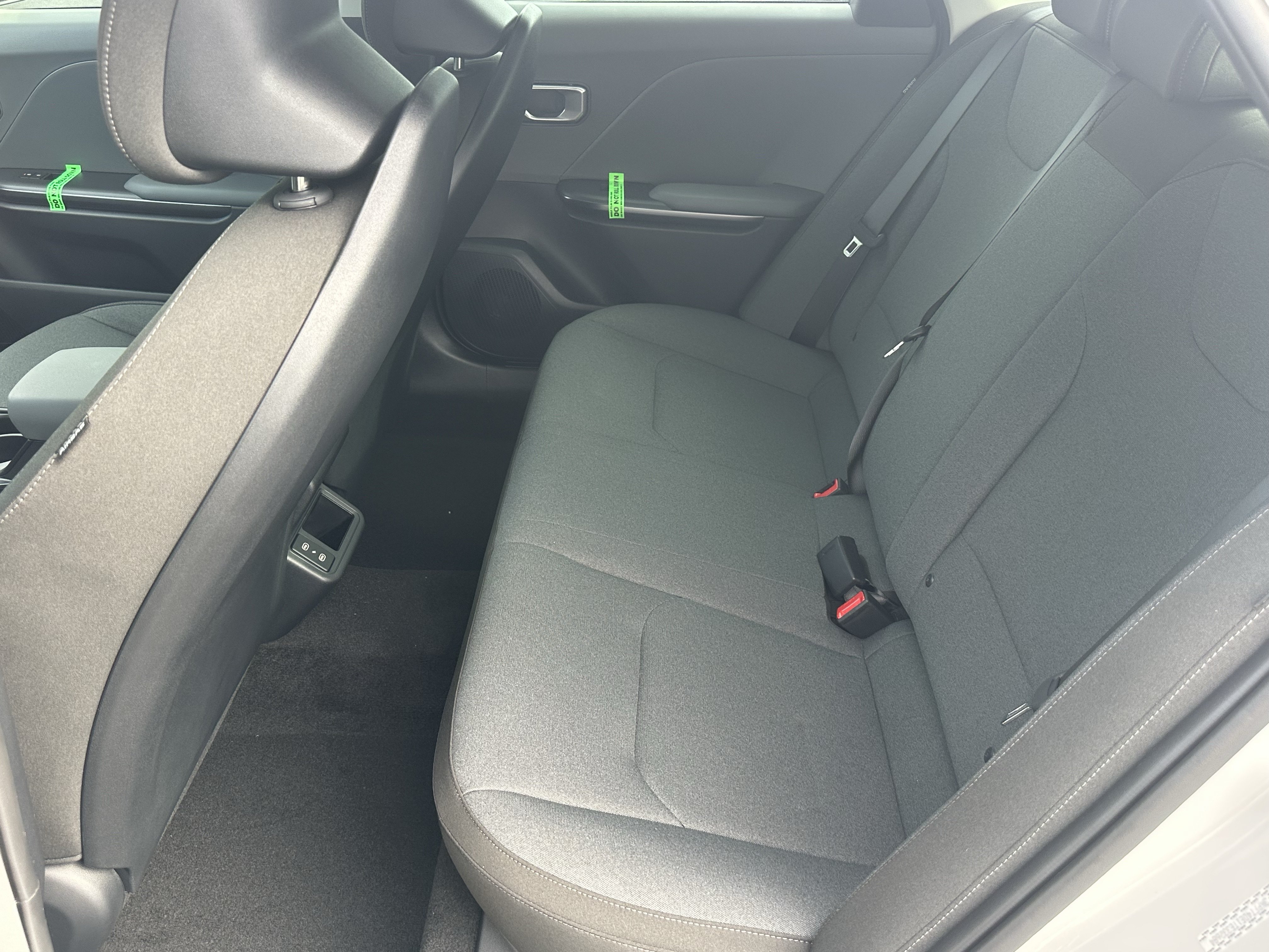 New 2026 Snow White Pearl Kia LXS image 20