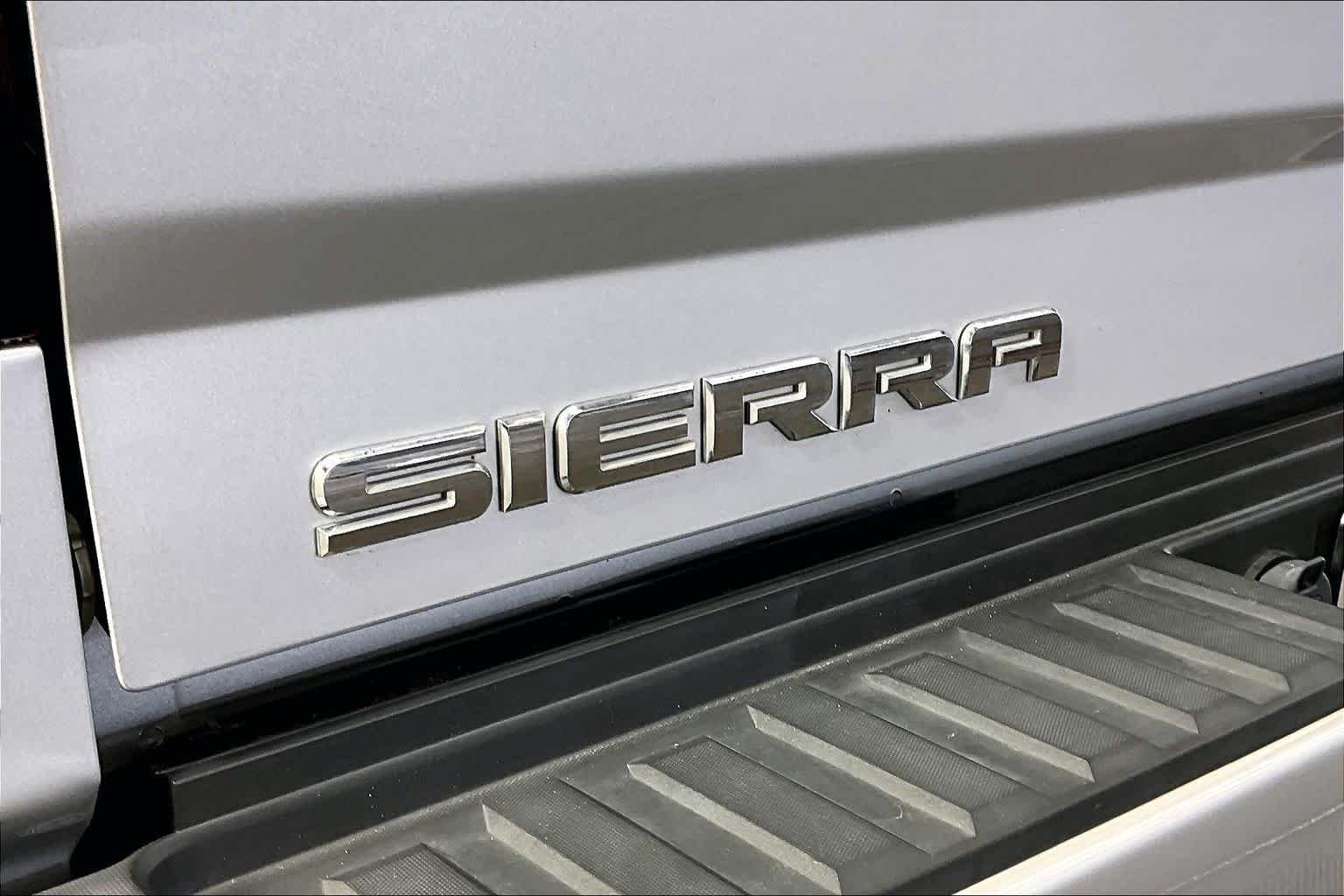 Used 2018 Quicksilver Metallic GMC Denali image 30