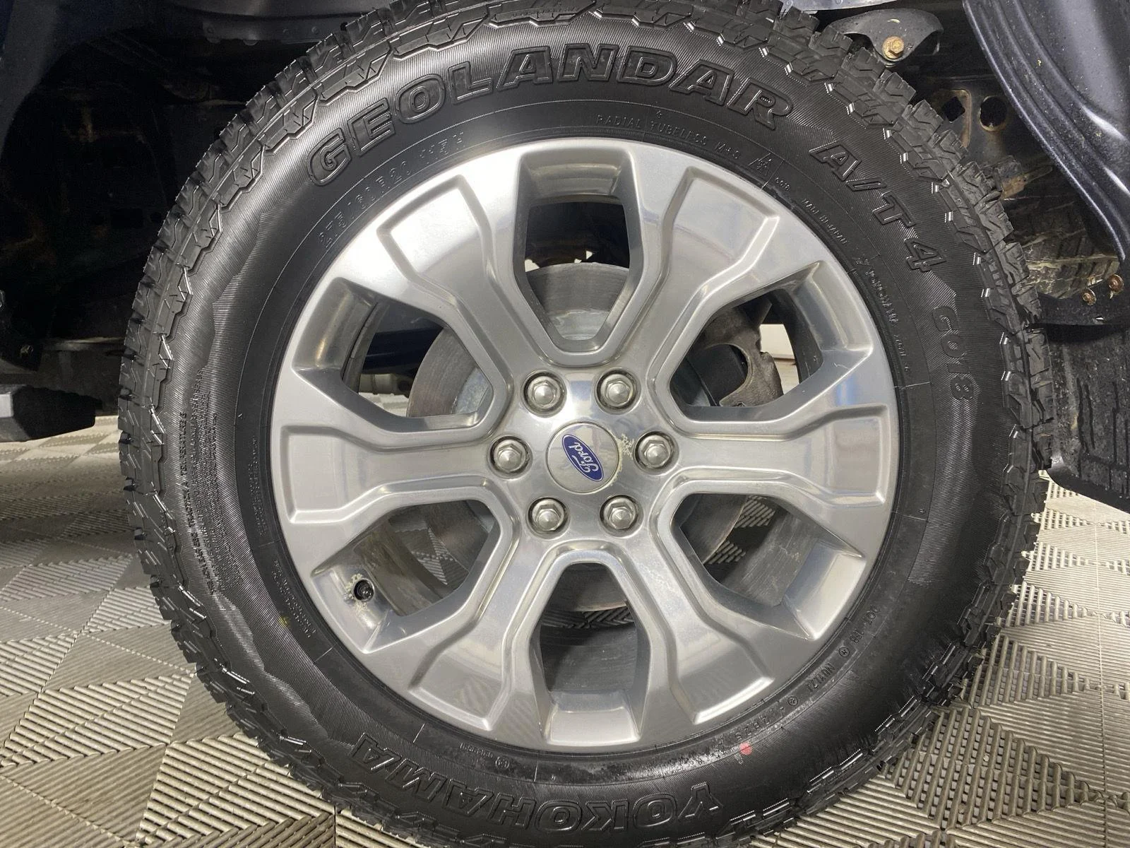 Used 2021 Smoked Quartz Metallic Tinted Clearcoat Ford Platinum image 12