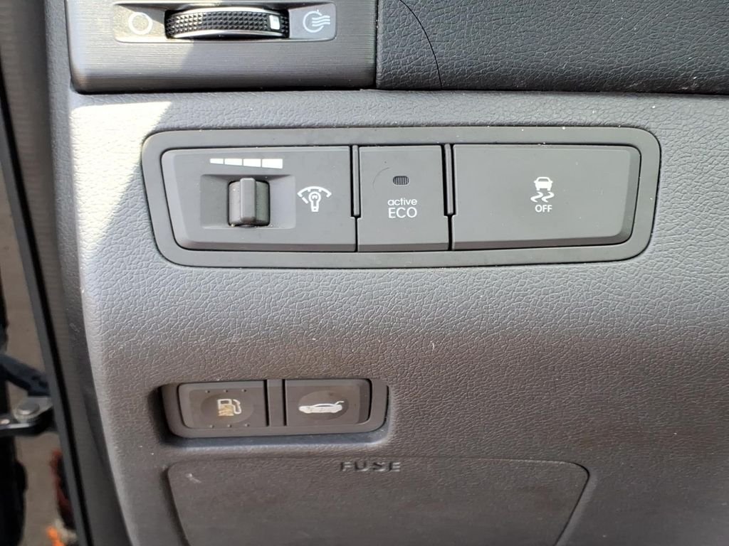 Used 2014 Phantom Black Metallic Hyundai GLS image 11