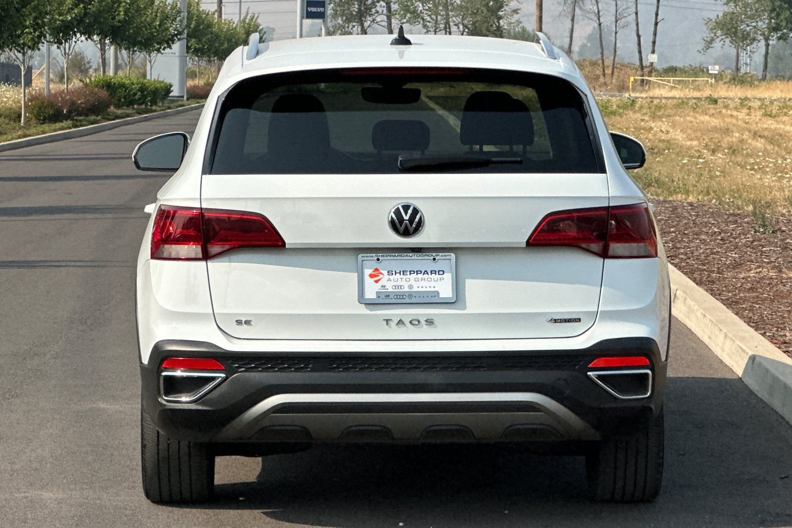 Used 2022 White Volkswagen 1.5T SE image 4