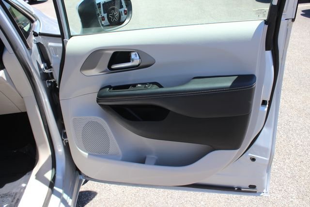 Used 2023 Silver Chrysler Touring L image 30