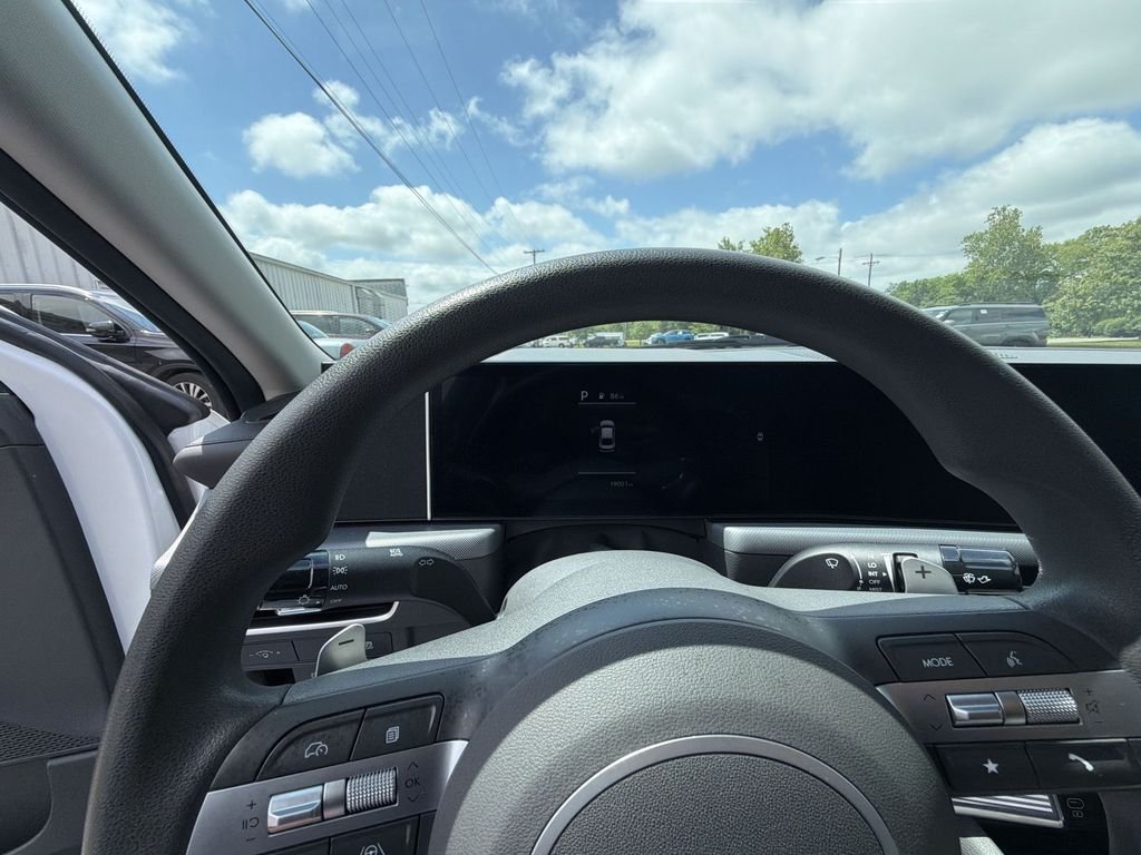 Used 2025 White Hyundai SEL image 15