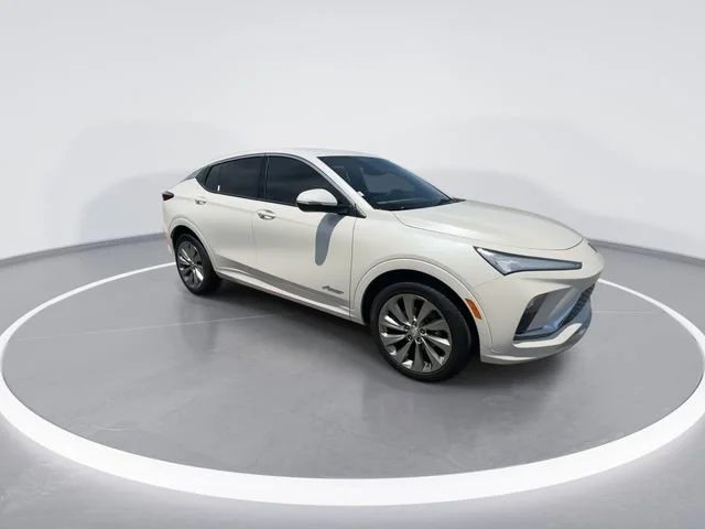 Used 2025 White Frost Tricoat Buick Avenir image 2