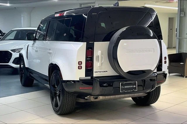 Certified Used 2024 White Land Rover X-Dynamic SE image 16