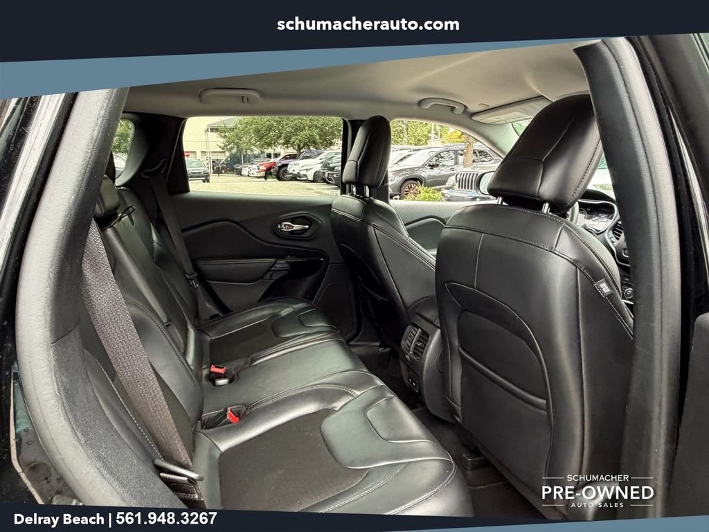 Used 2020 Black Jeep Latitude Plus image 16
