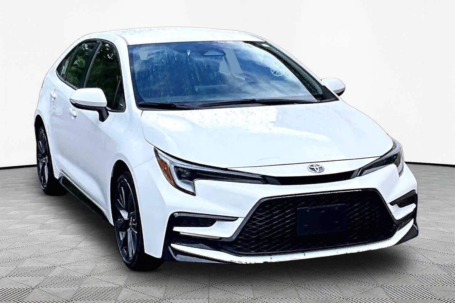 Used 2024 Ice Cap Toyota Hybrid SE image 3