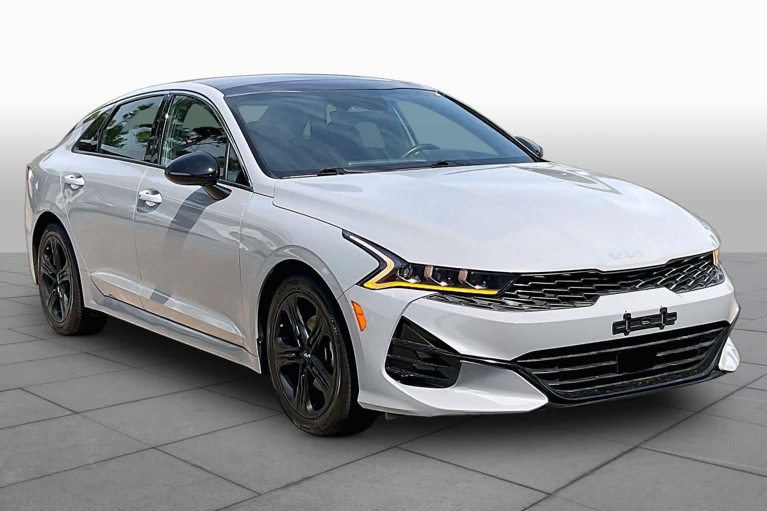 Used 2023 Wolf Gray Kia GT-Line image 3