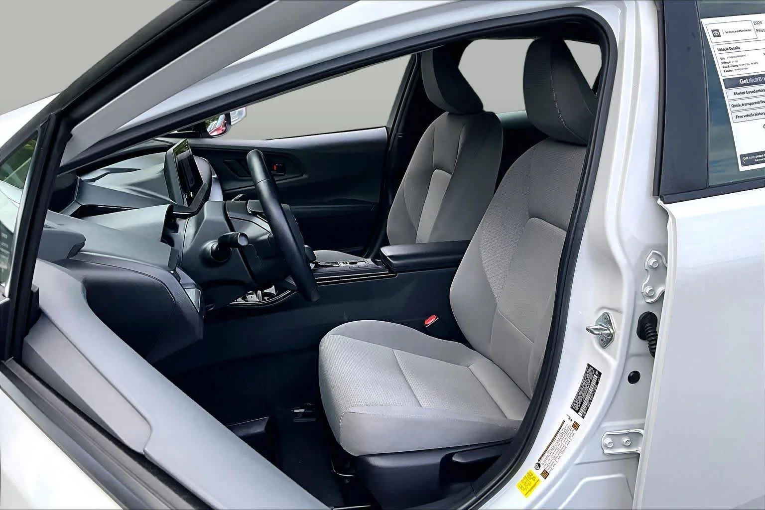 Used 2024 Wind Chill Pearl Toyota LE image 9