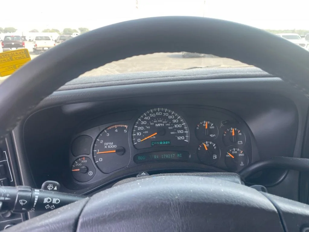 Used 2004 Silver GMC SLT image 12